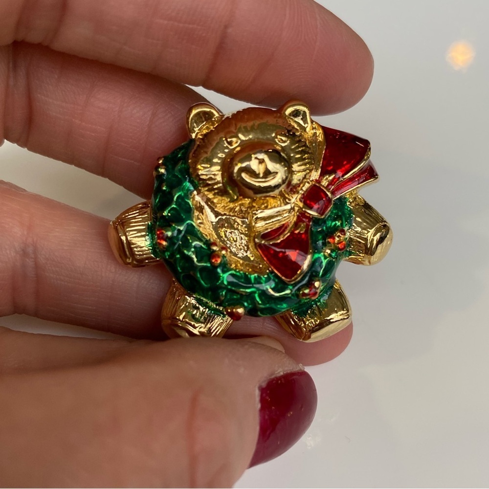 Vintage Gold Tone Teddy Bear w/ Green Red Enamel Christmas Wreath Bow Brooch Pin
